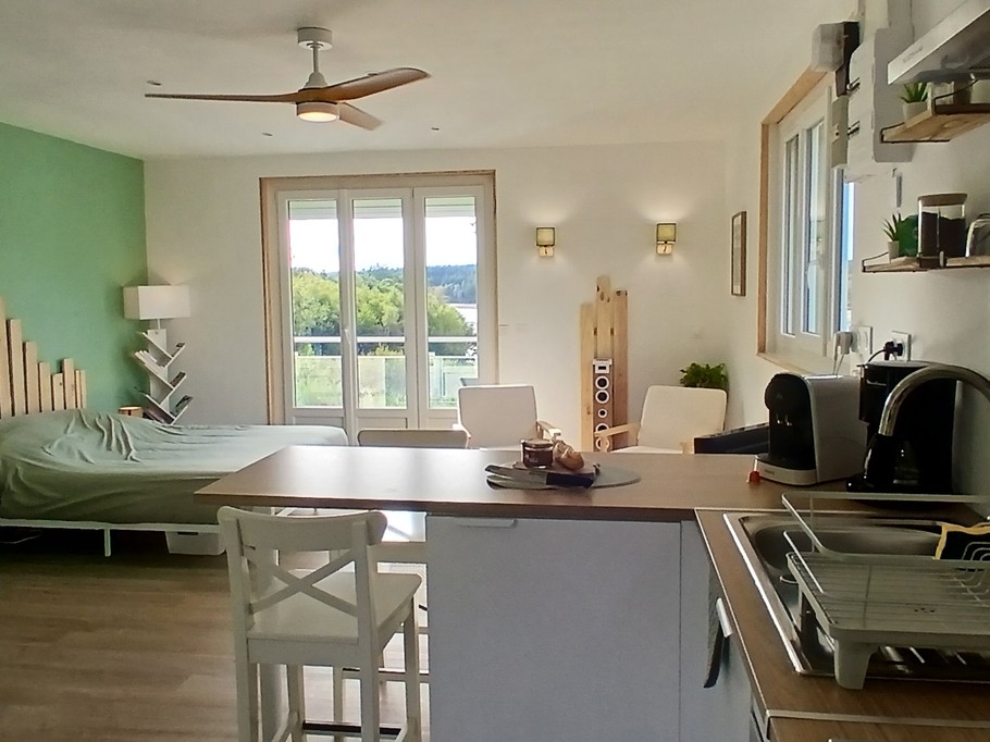Le Nid – Holiday cottage, sleeps 2, Beaumont-du-Lac, Haute-Vienne: The living room