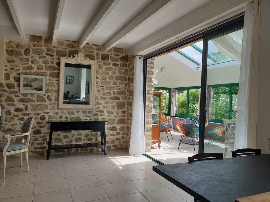 séjour 25m2 ouvert sur véranda et cuisine