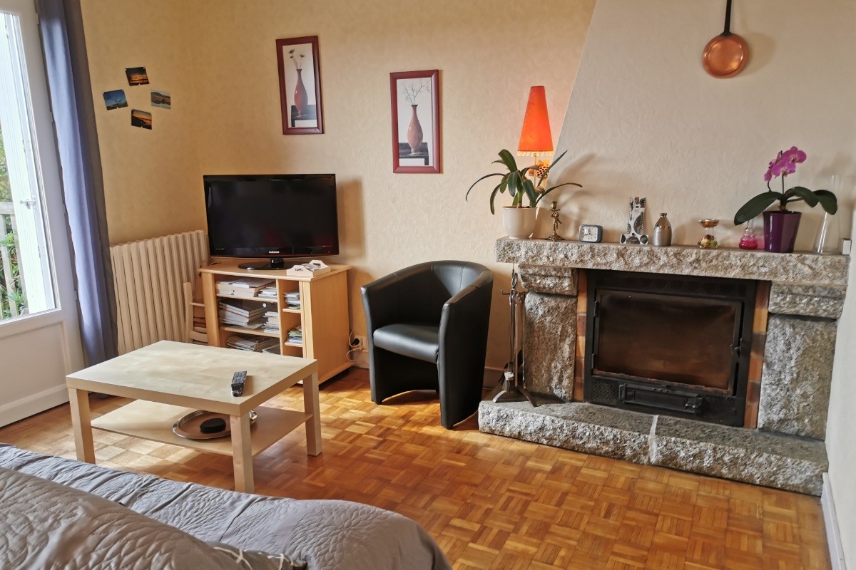 The lounge area with fireplace and flat screen TV