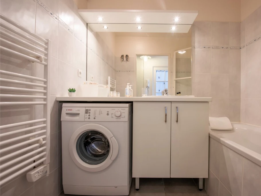 Lave linge dans la salle de bain