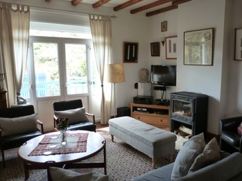 Salon avec TV pour vous octroyer une pause détente