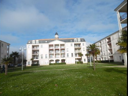 Résidence Escale 2 côté bassin de plaisance à Rochefort, près des thermes
