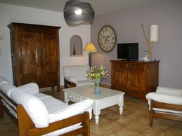Salon- Maison de village de caractère , dans jardin  magnifique, près de la mer. 6 pers.