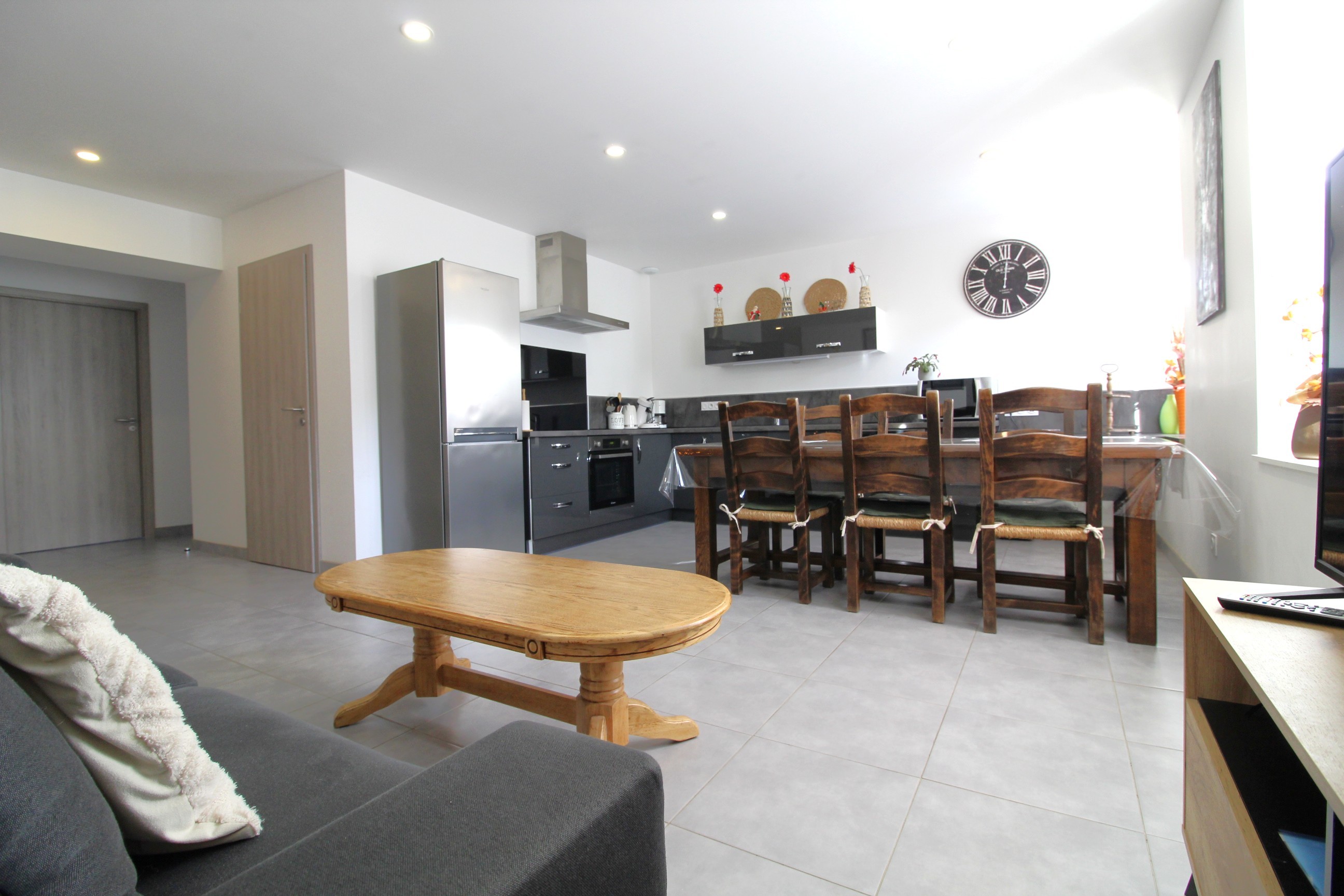 Espace cuisine/ salon - Gîte l'Atelier de plain de pied, Gérardmer