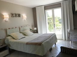 Chambre principale avec un lit en 160