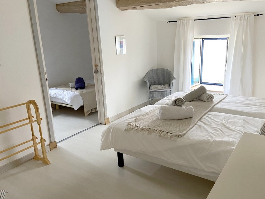 Chambre étage : 2 lits en 90