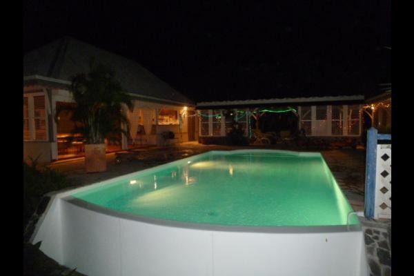 la piscine la nuit