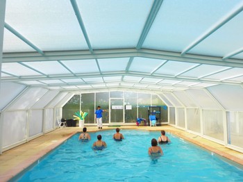 Espace piscine Village de Gîtes Les Collines d'Eyvigues 24580 Salignac Eyvigues Clévacances