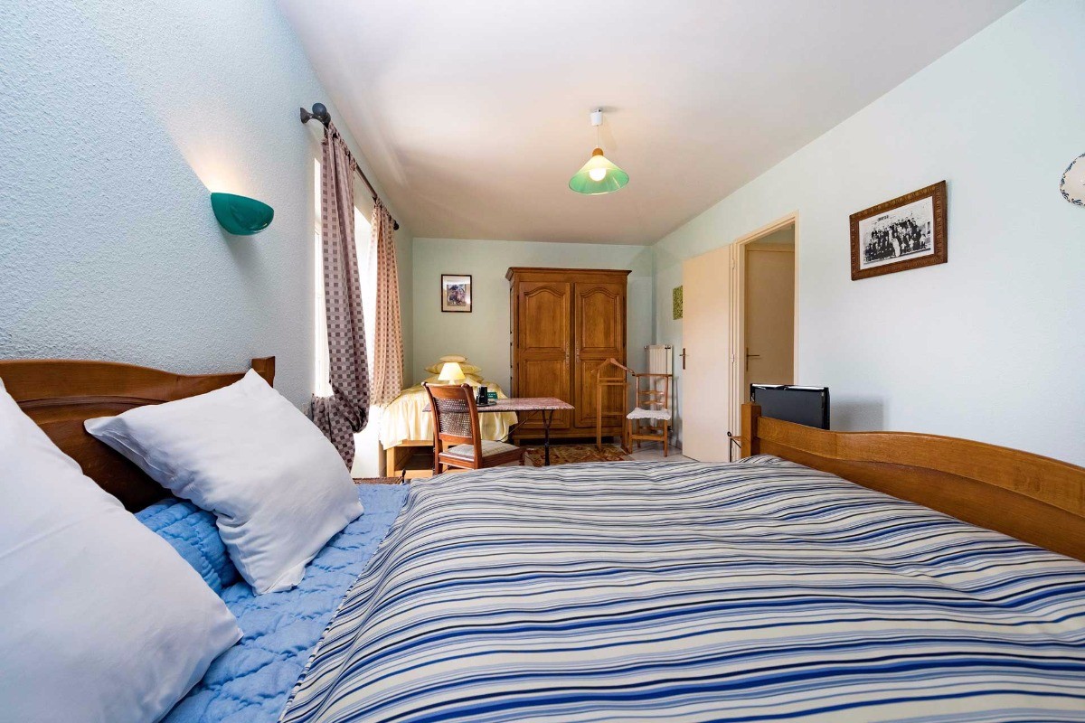 Chambre avec salle de bains et wc attenant - Bienvenue au Pays de Jeanne