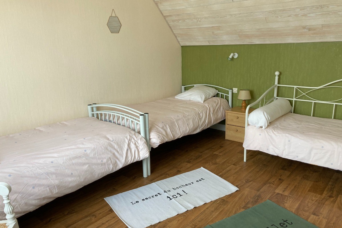 Chambre avec 3 lits 90