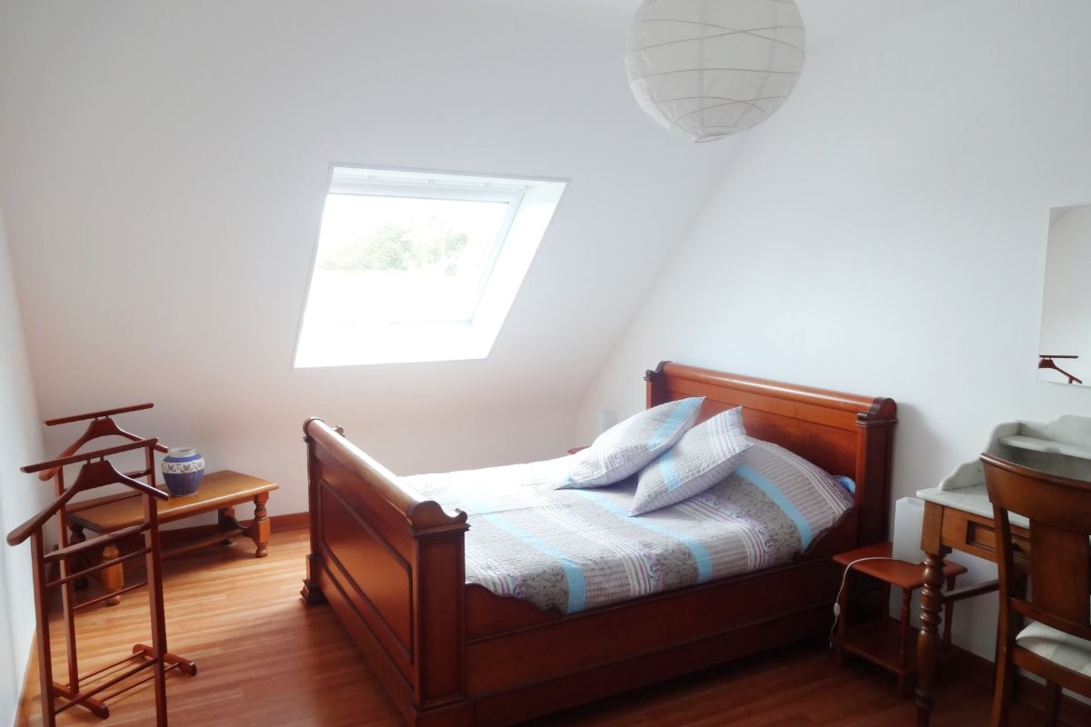 chambre 1 à l'étage avec lit 160
