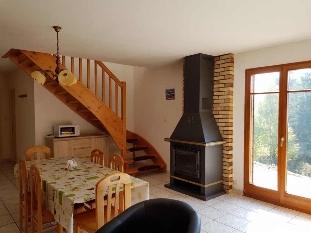 Cuisine ouverte sur salon/ séjour - Chalet Mi'Loup à Plainfaing