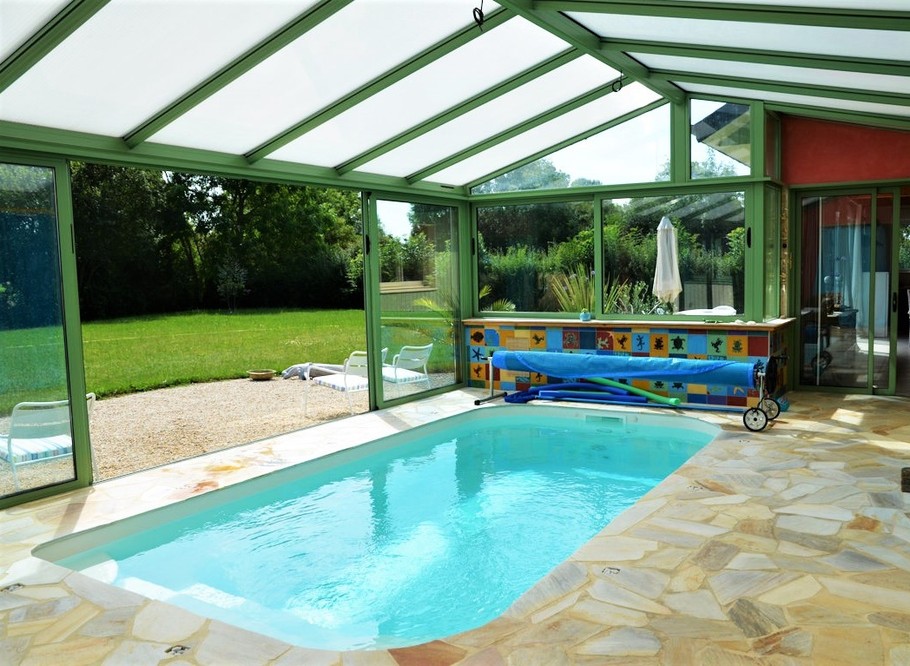 Piscine intérieure privative chauffée à 28° / 30°