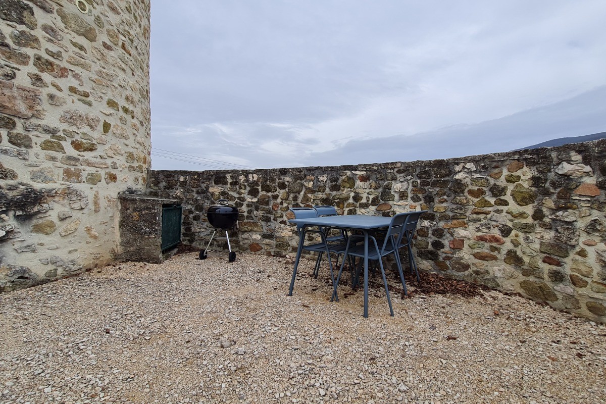 Table d'extérieure et barbecue