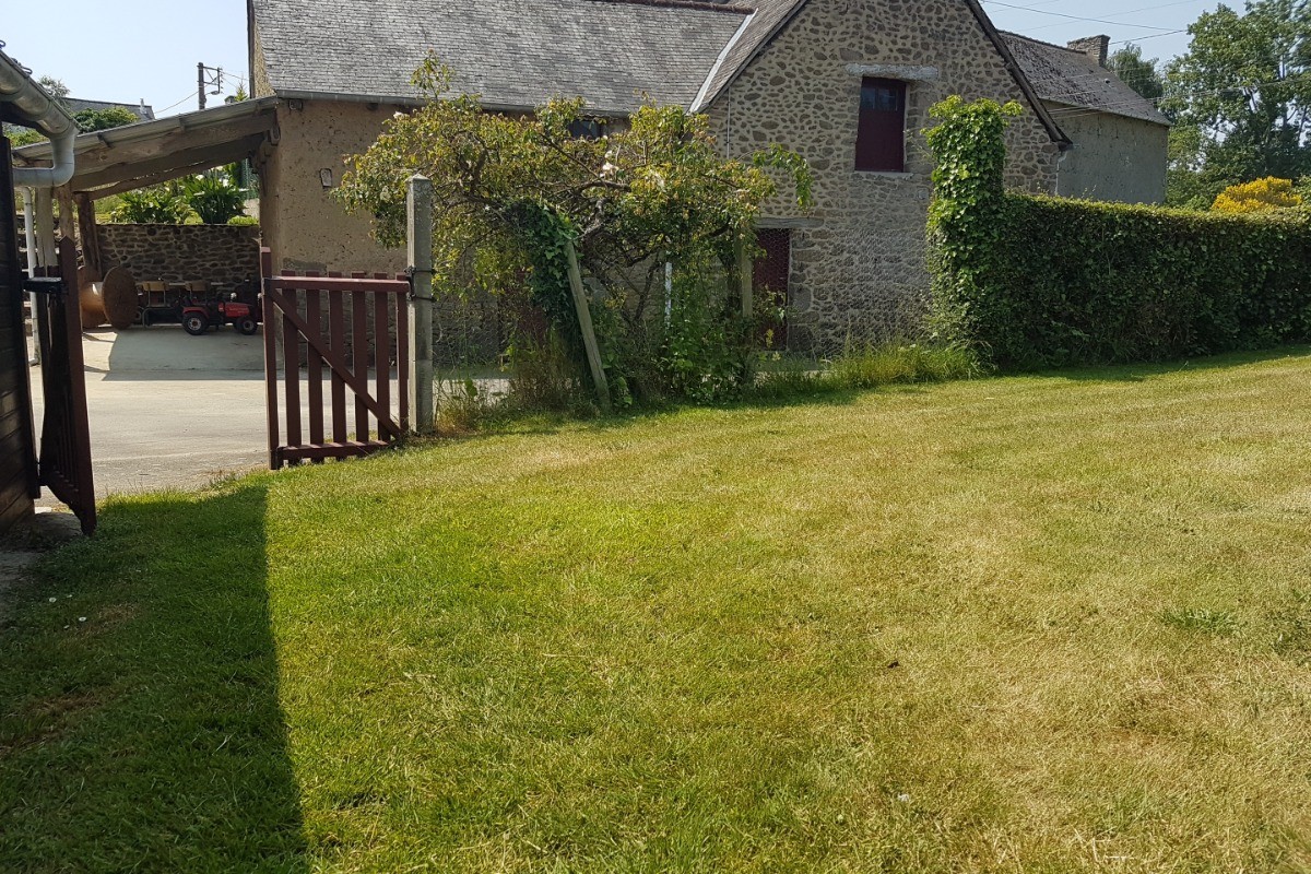 Jardin attenant, à gauche de la location (sécurisé par un portillon).
Crédits photo : Clévacances 35