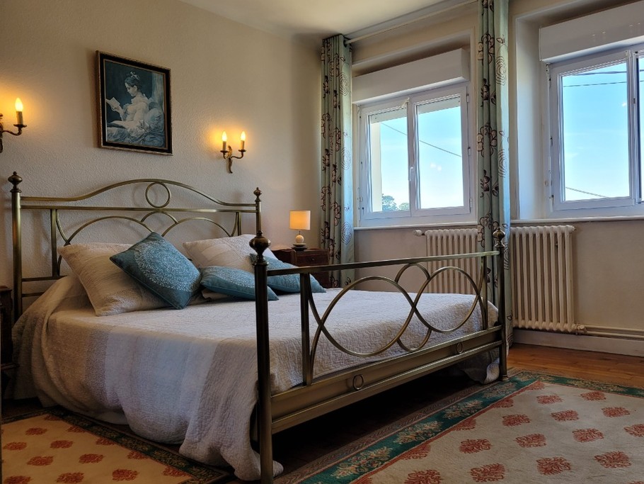 location Clévacances, Loguivy-de-la-mer, Le Barbu, la deuxième chambre de l'étage (2ème droite) vue mer avec lit double