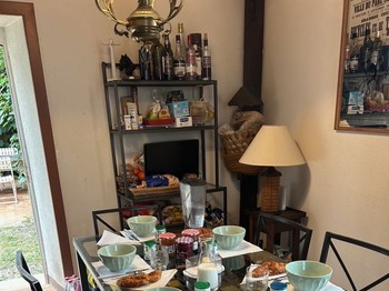 Petit déjeuner pris dans la cuisine