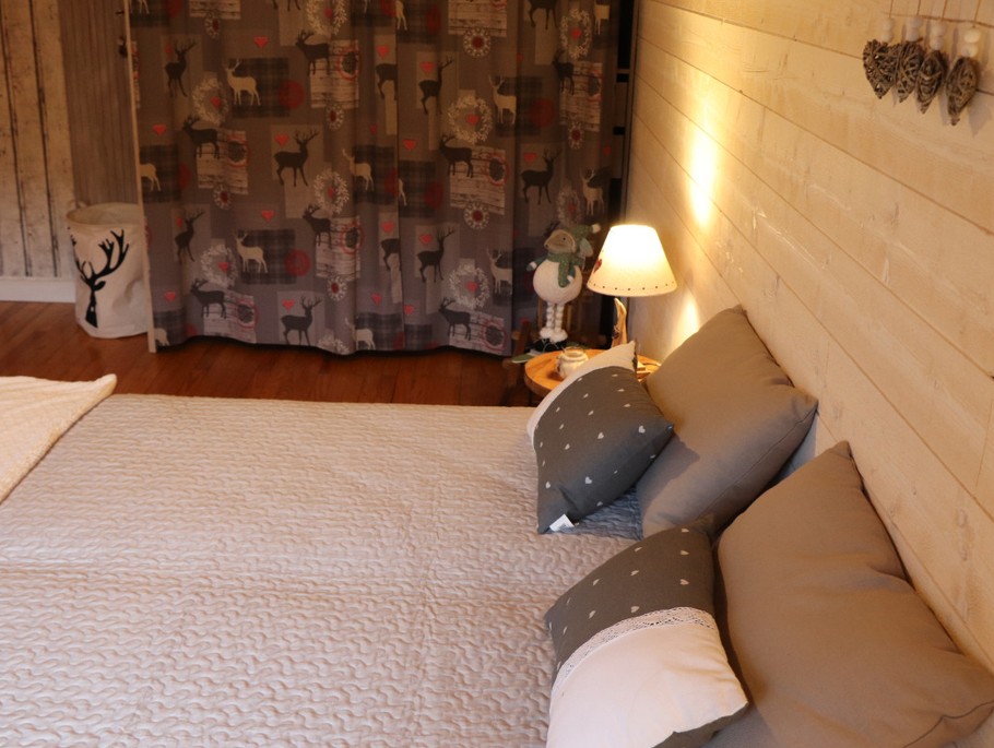 room n°2 , beds close together