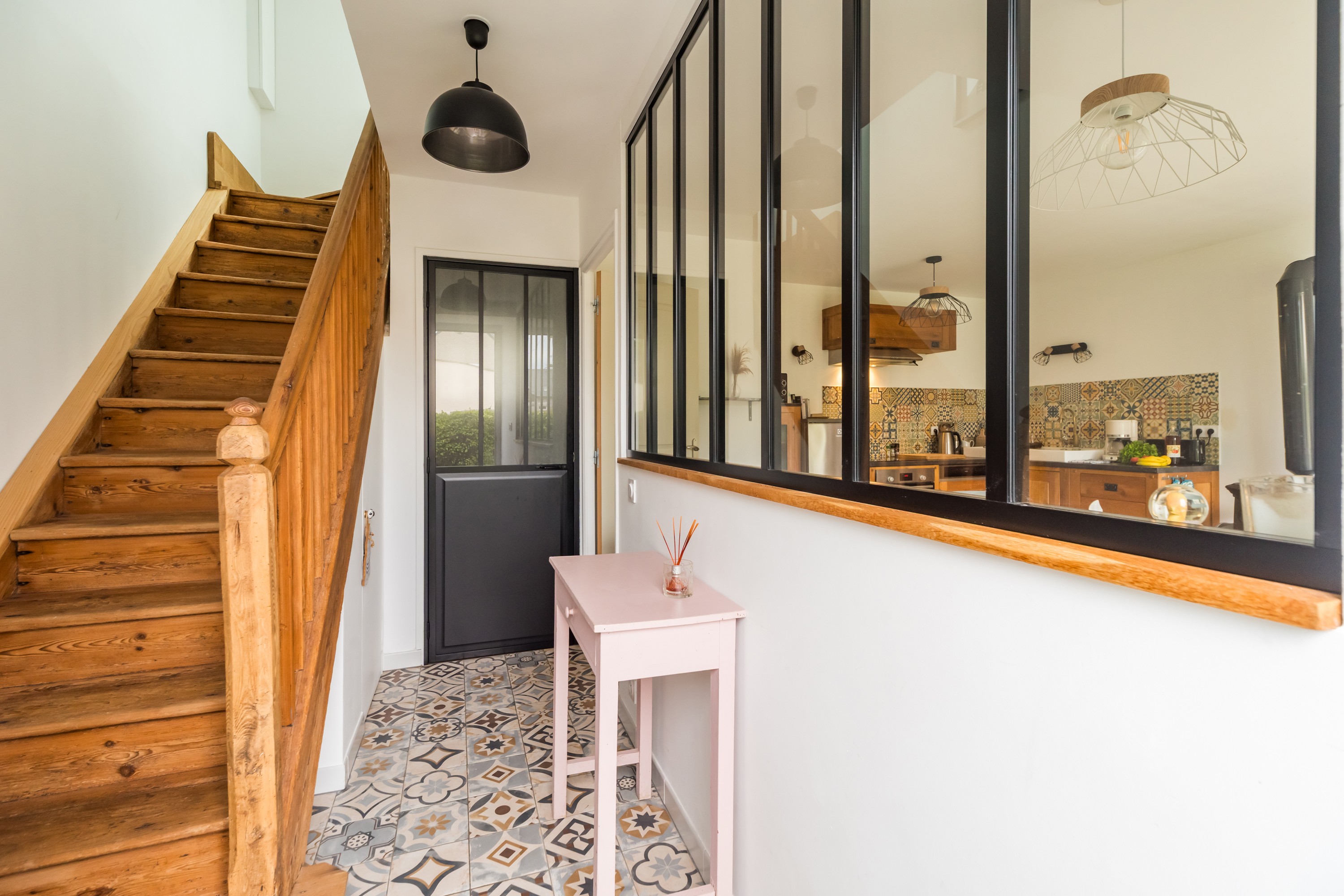 TROADEC holiday rentals in Clévacances, Trévou-Tréguignec and Trestel: ground-floor living room and kitchen