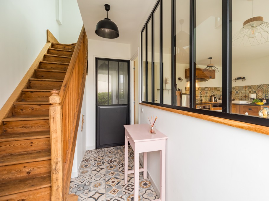 TROADEC holiday rentals in Clévacances, Trévou-Tréguignec and Trestel: ground-floor living room and kitchen