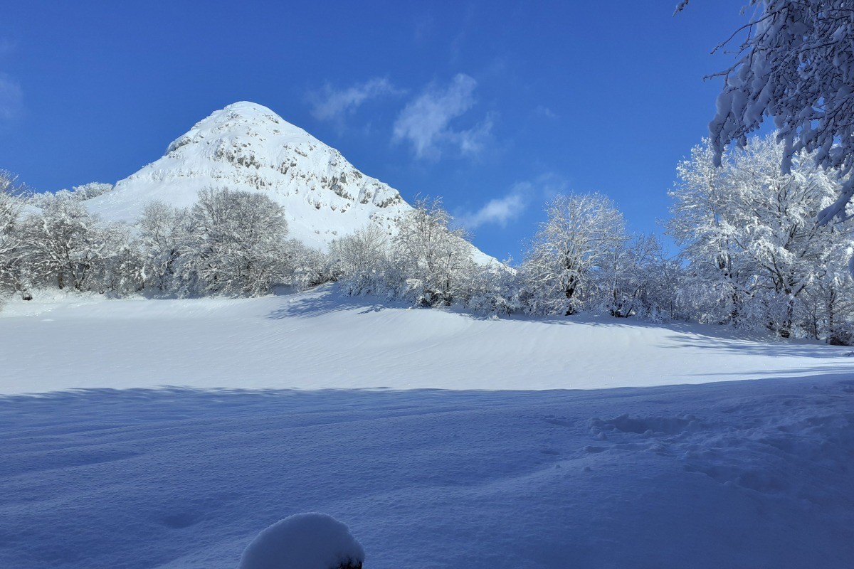 montagne enneigée située à proximité du gite