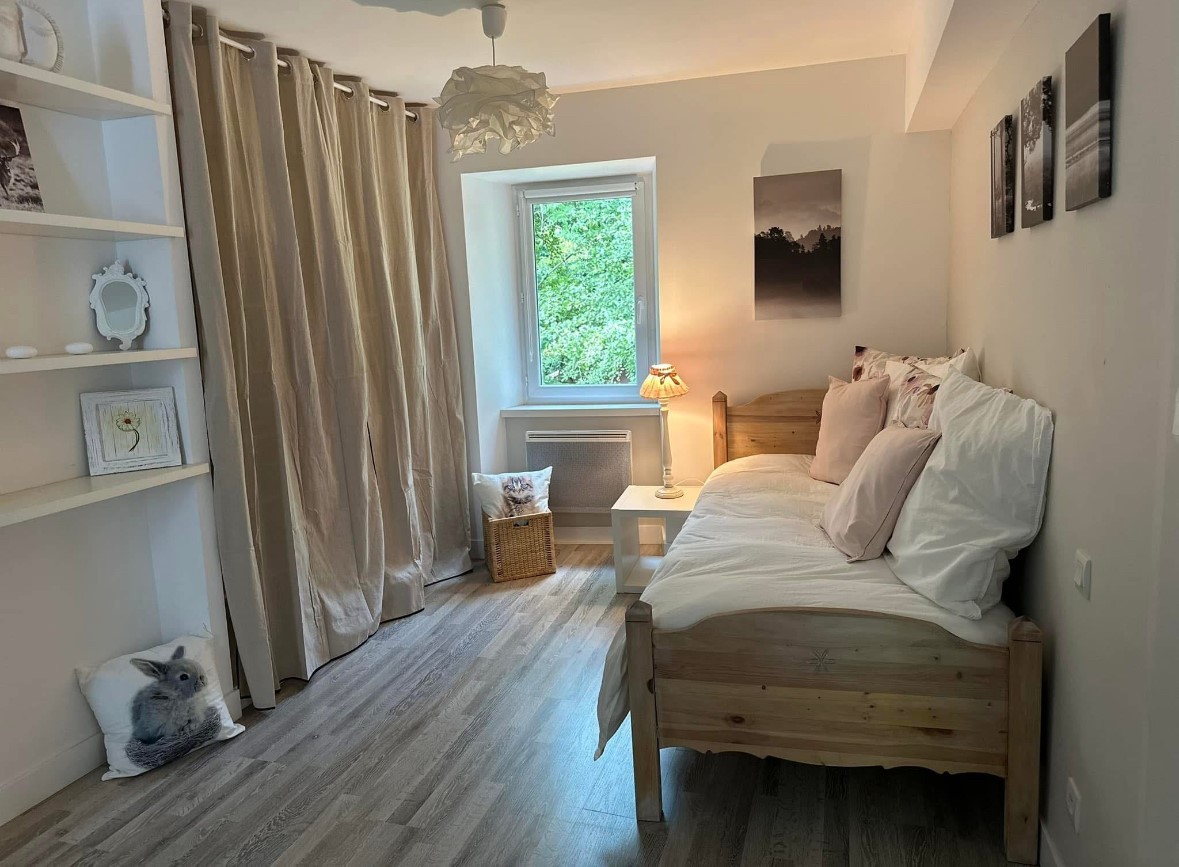 Chambre2 1er étage 1 lit double et 1 lit simple