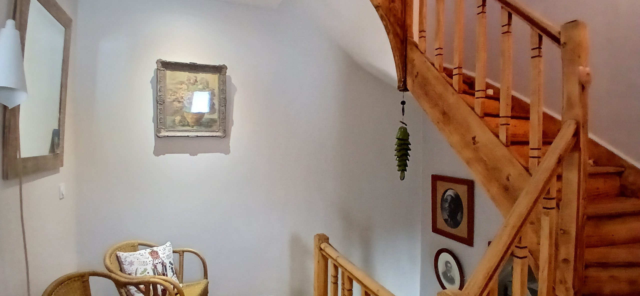 Une Pause en ville (Bed and breakfast), Clermont-Ferrand - Puy de Dôme - Auvergne : The magnificent staircase leading to the bedrooms