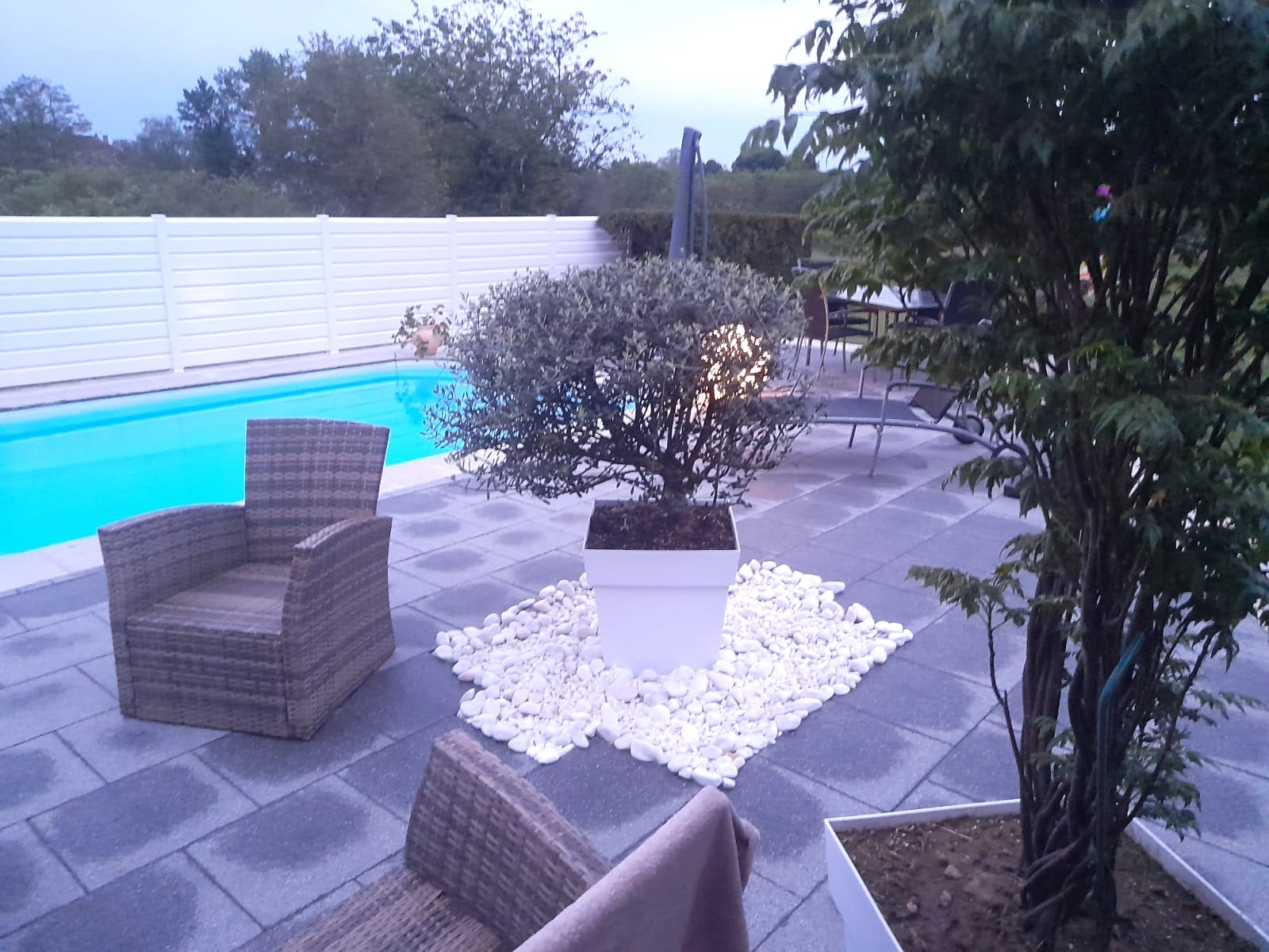 Chambre d’hôtes de charme avec piscine, terrasse et vue sur les prairies