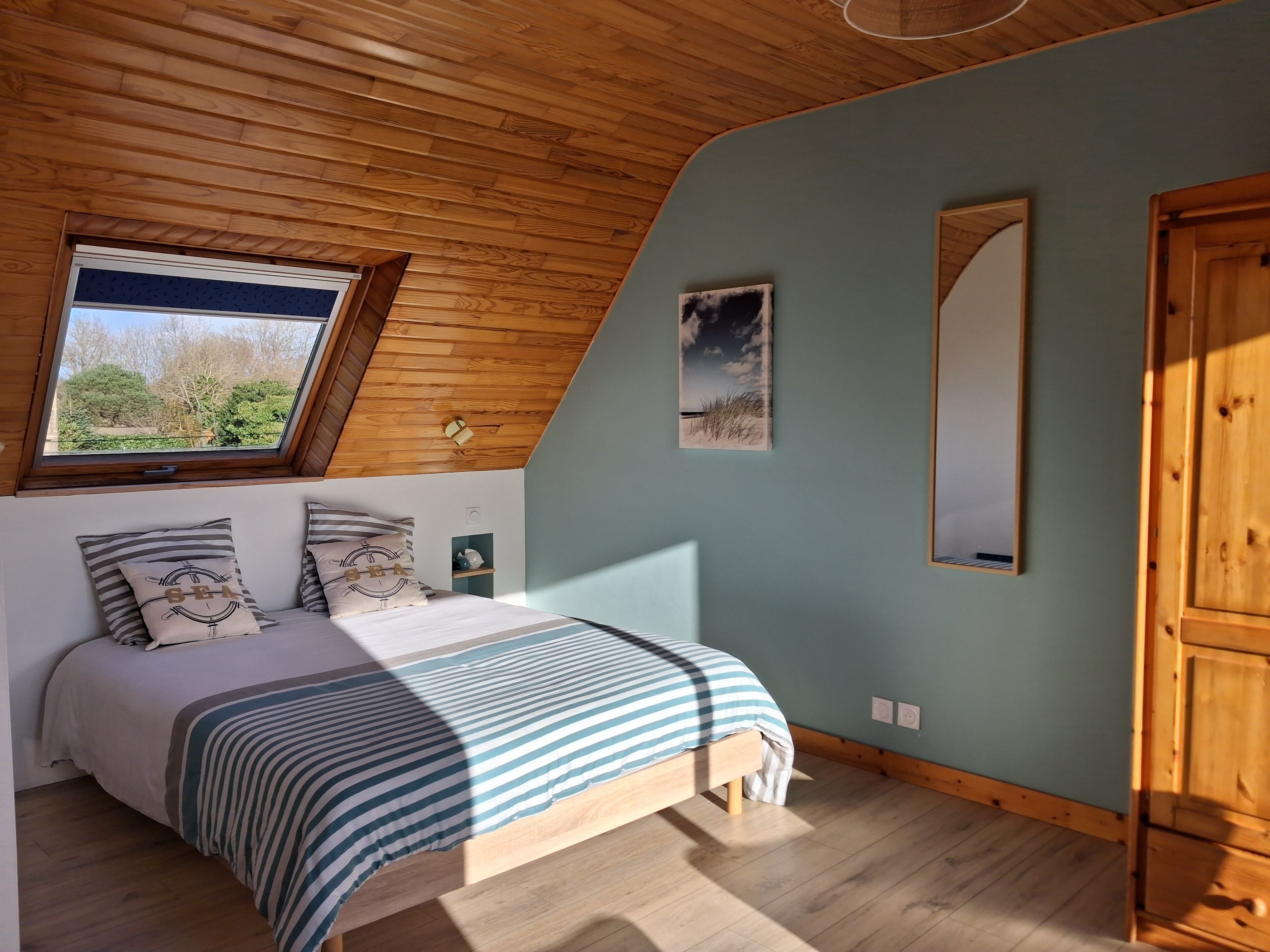 Bedroom upstairs with 160 cm bed