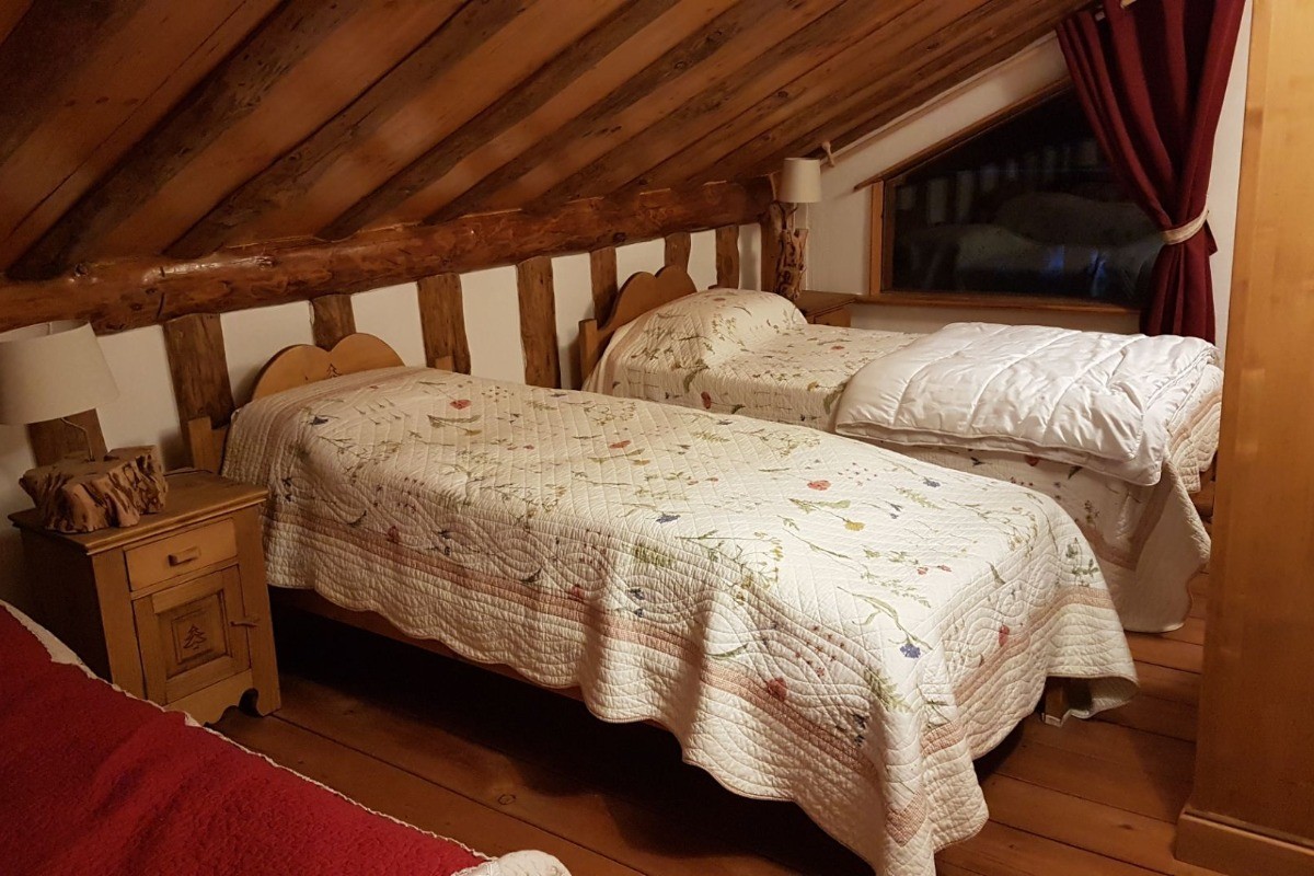 chambre avec 3 lits de 90x200