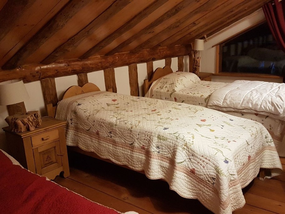chambre avec 3 lits de 90x200
