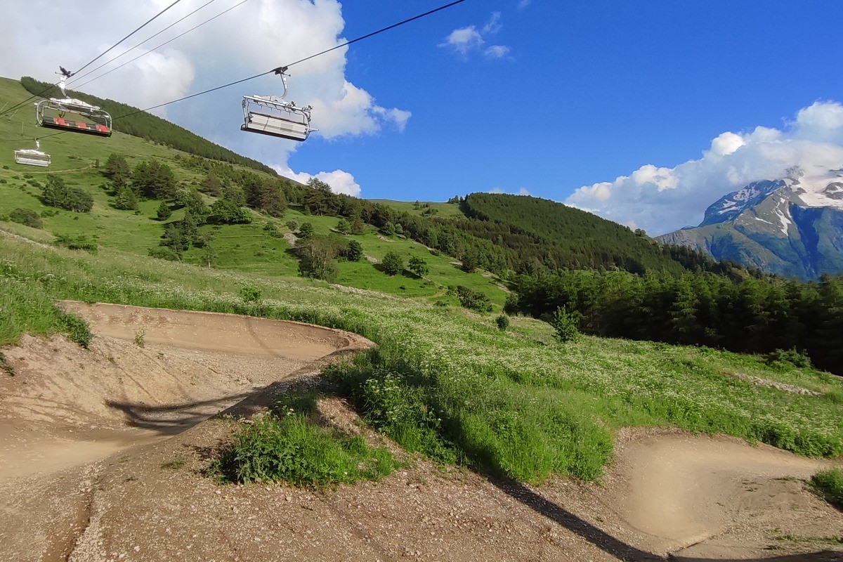 Piste de VTT et télésiège du Diable