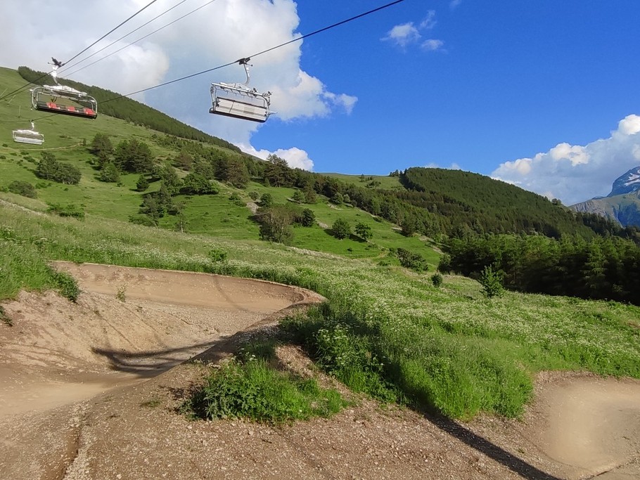 Piste de VTT et télésiège du Diable