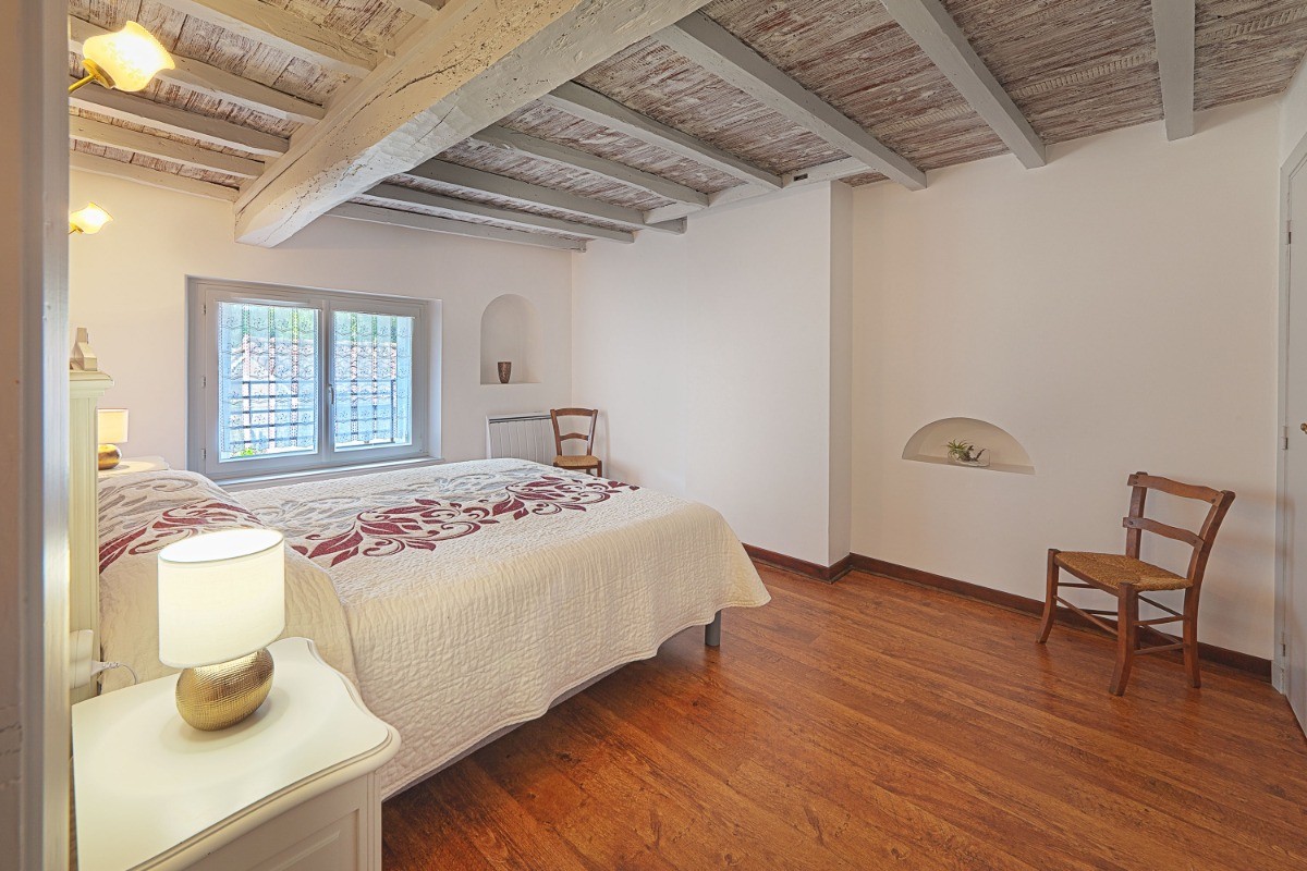 Gîte Les Mésanges à Saïx en occitanie Chambre lit 160 x 200