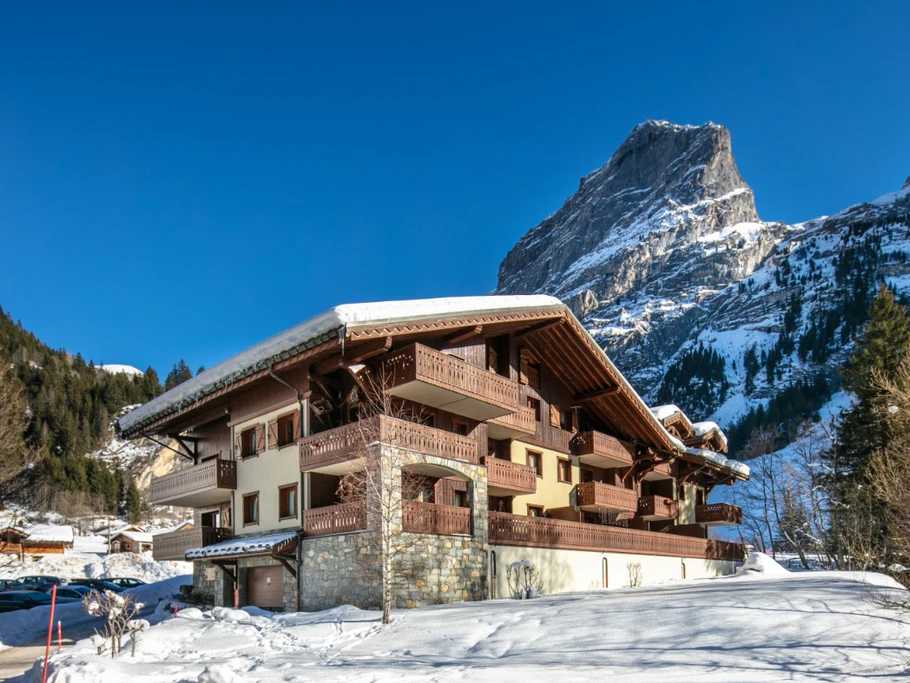 La ferme de Pralognan, côté sud-ouest où se situe notre appartement  les Préséloignés
