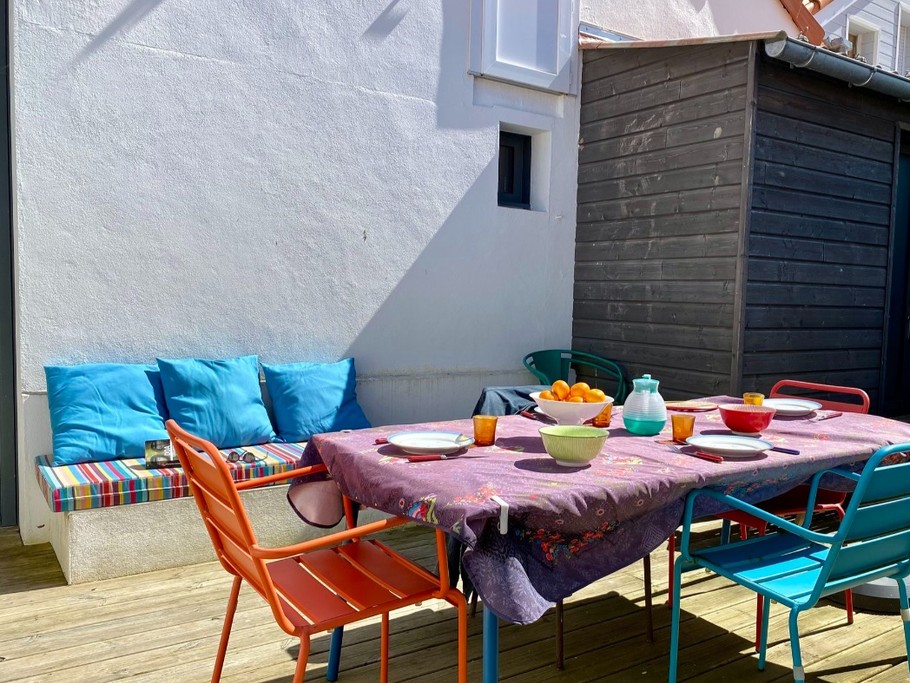Terrasse avec salon de jardin