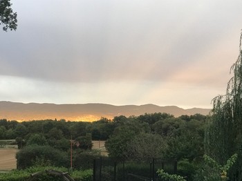 Soleil levant sur le Bugey vu du salon de Chanteclair.