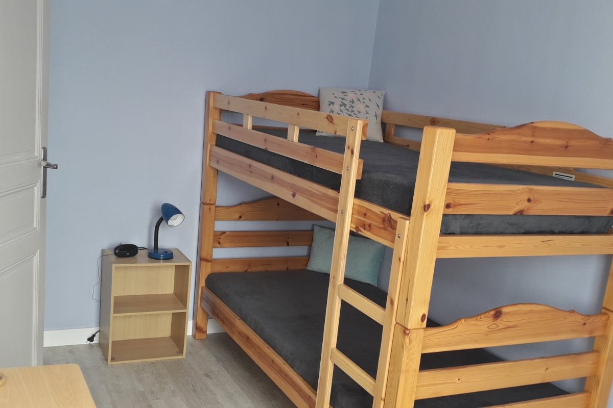 Chambre 2 pour 2 personnes : 2 lits 90 x 190 cm