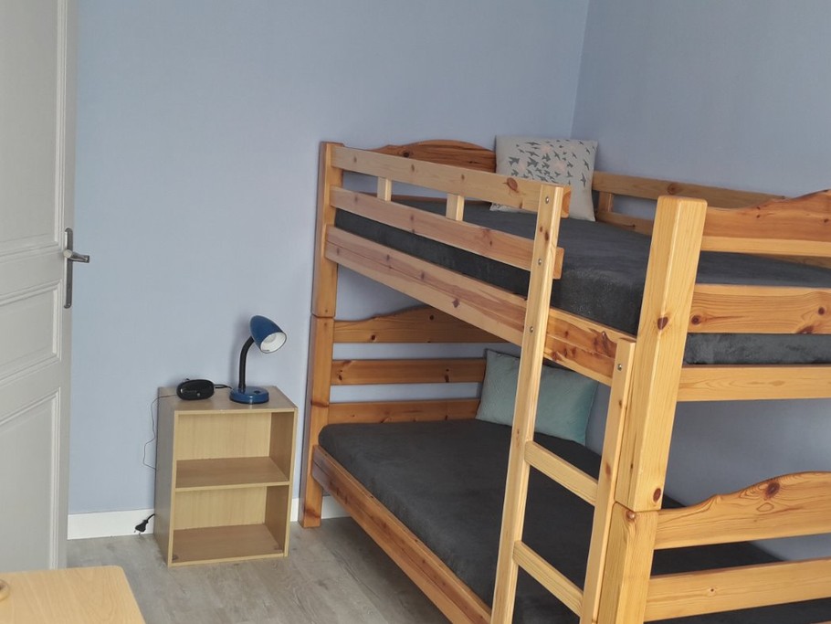 Chambre 2 pour 2 personnes : 2 lits 90 x 190 cm