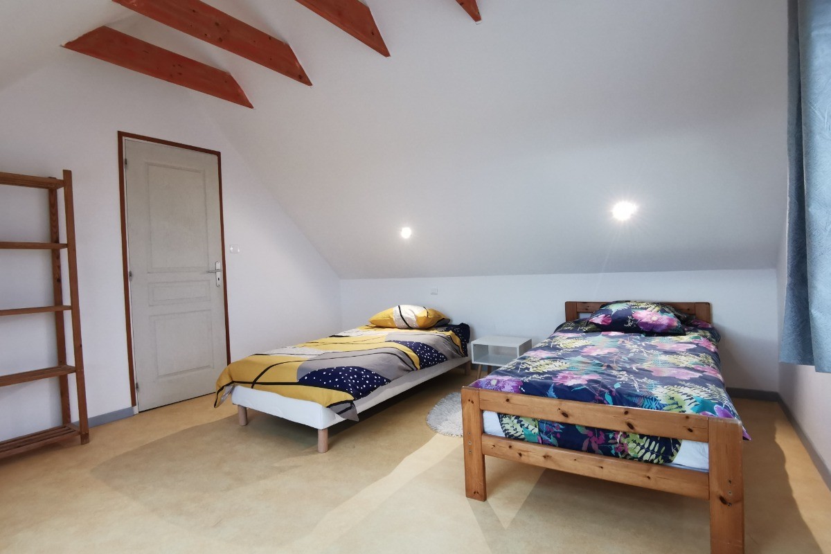 Etage 2: Chambre 4 avec 2 lits 90