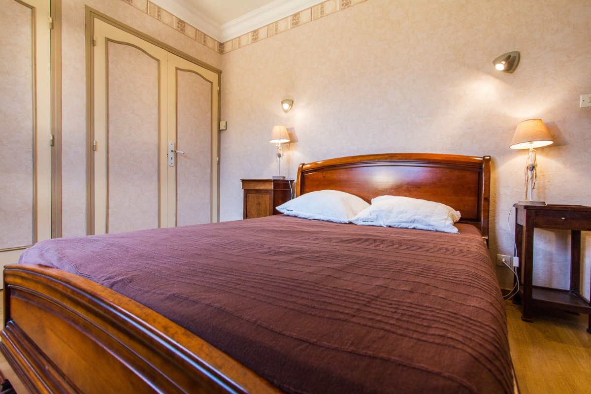 Maison à Lisle sur Tarn chambre 1 avec placards