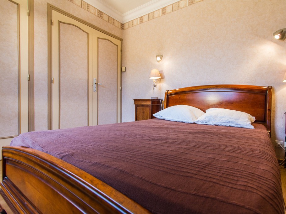 Maison à Lisle sur Tarn chambre 1 avec placards