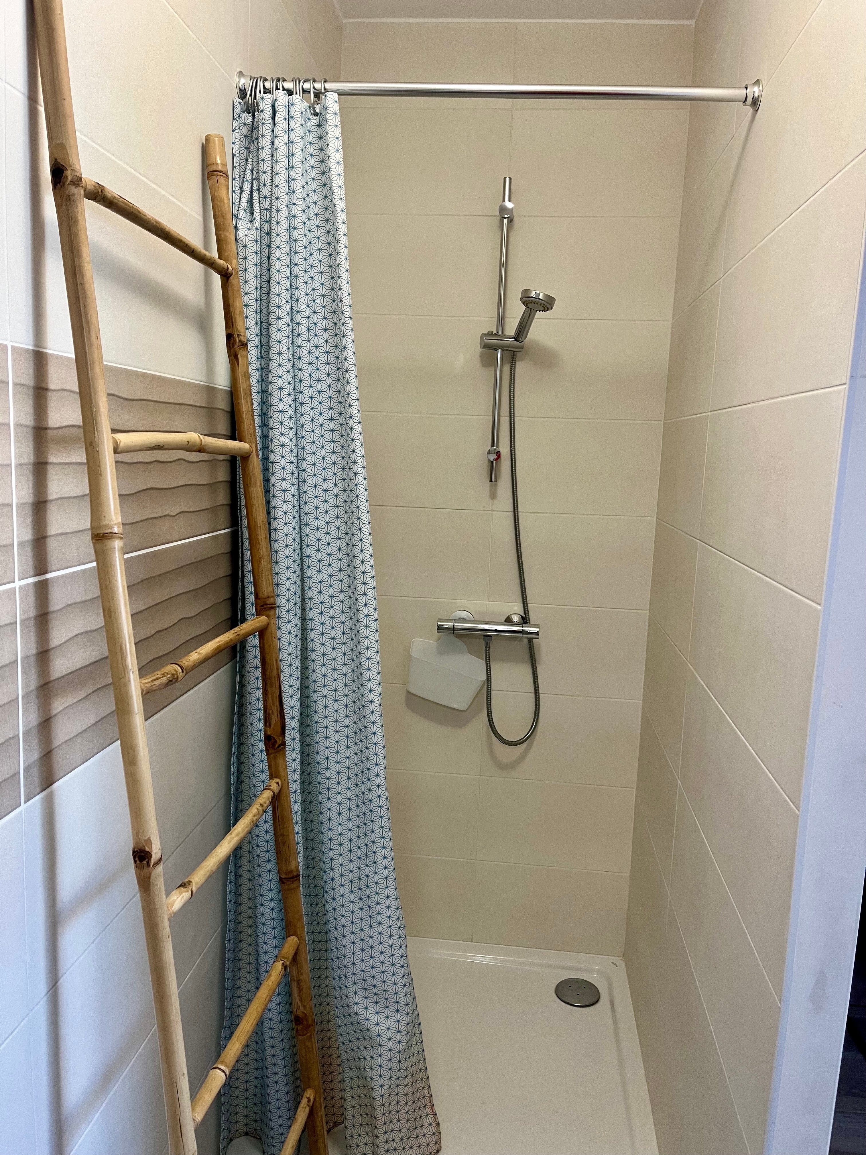 douche de la chambre 1