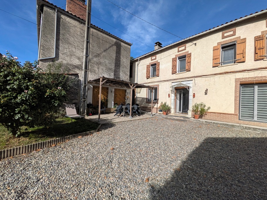 Entrance to the ‘L'Alouette’ holiday cottage, Bagiry, Haute-Garonne