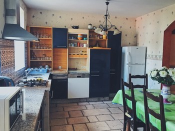 La cuisine équipée (comme à la maison !)