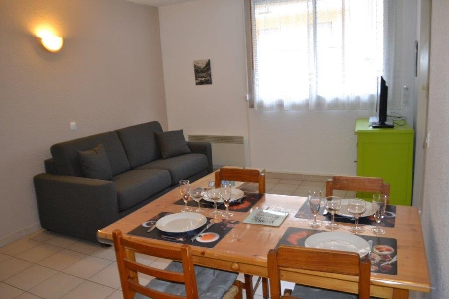 Espace repas et coin salon