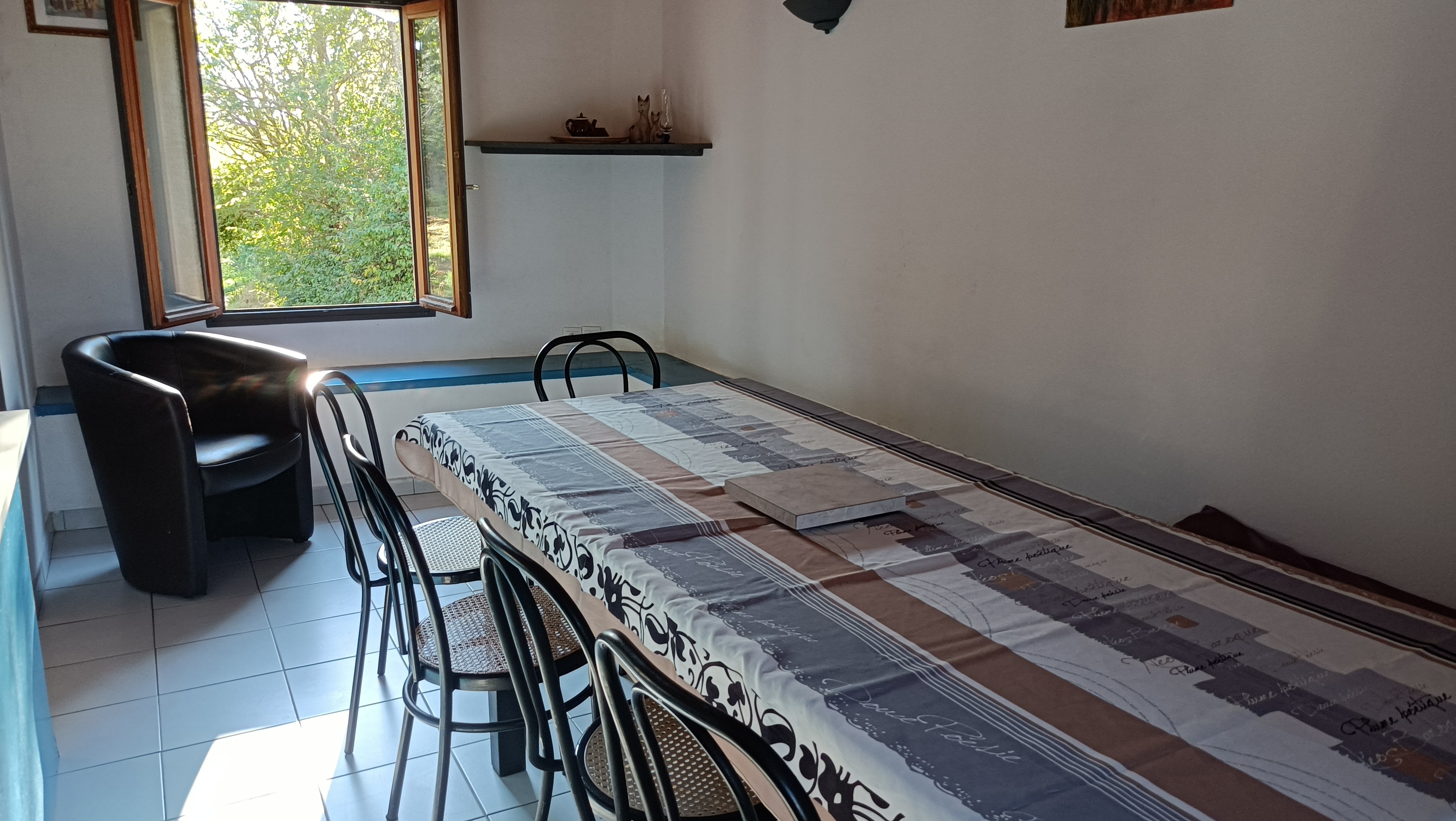 "Chez Guéguette" à Saint Jean Saint Gervais : la salle à manger