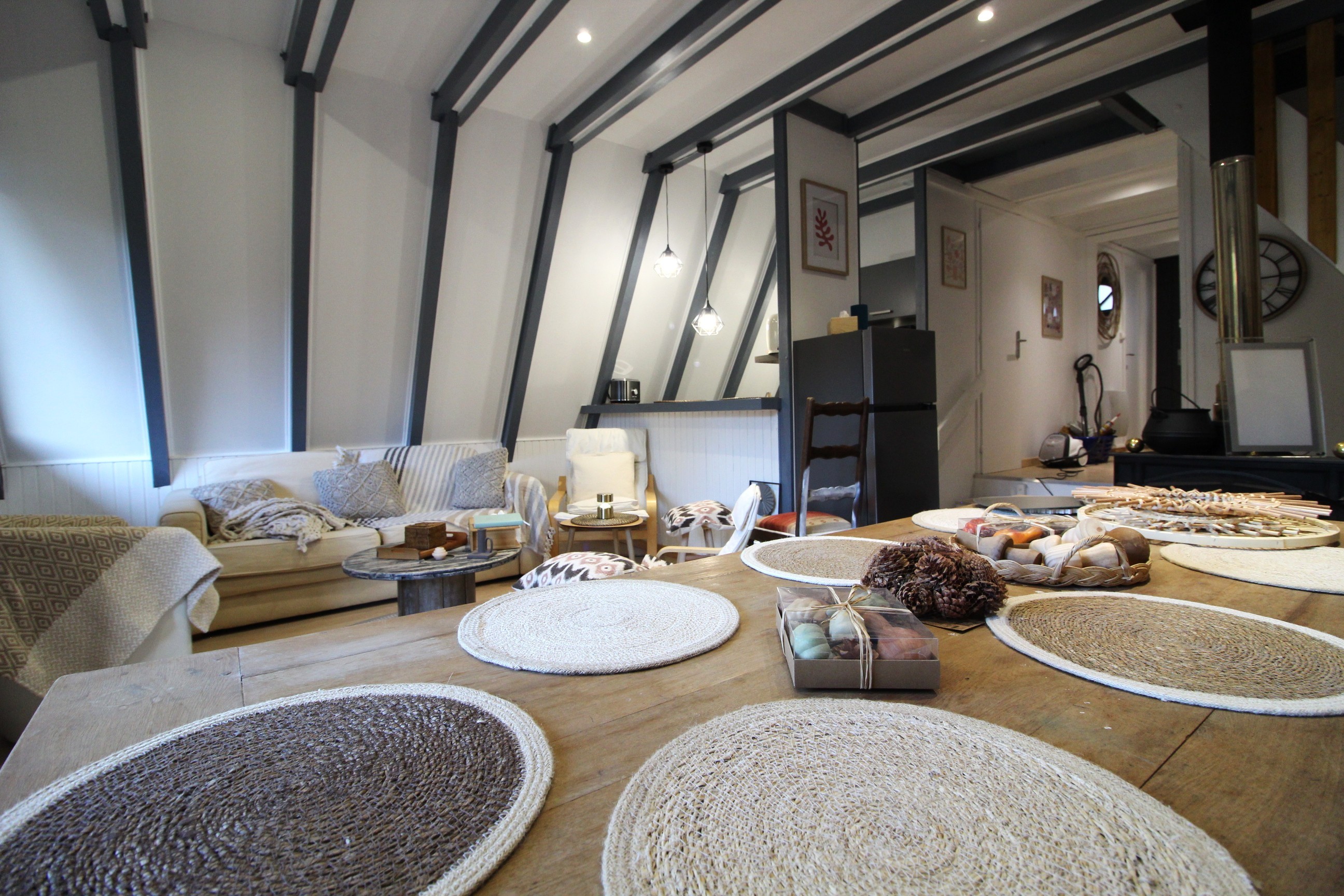 Espace repas - Chalet atypique en A, l'Armorique, en pleine nature dans les Vosges