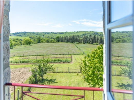Vue de la chambre étage au printemps