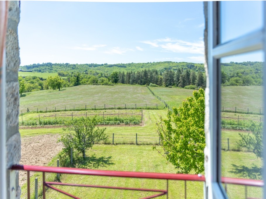 Vue de la chambre étage au printemps